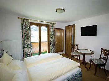 Hotel-garni Felsenhof Lech