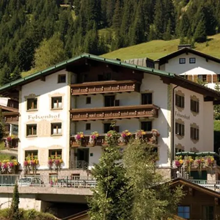 Hotel-garni Felsenhof Lech