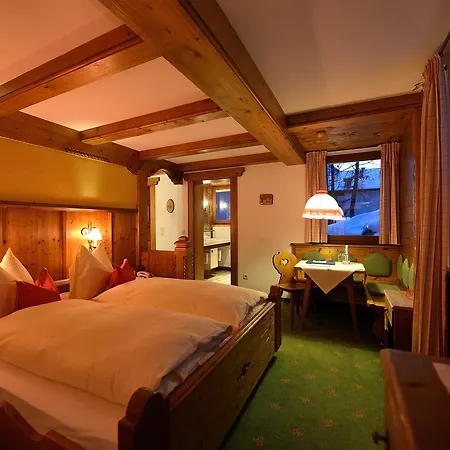 Hotel-garni Felsenhof 3*