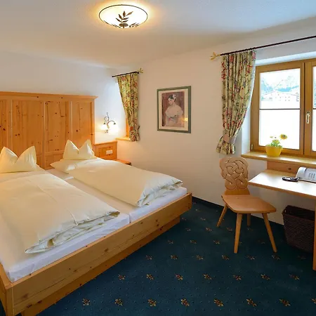 Hotel-garni Felsenhof 3* Lech