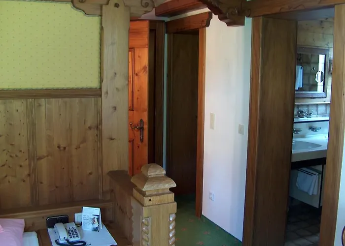 Отель Hotel-garni Felsenhof